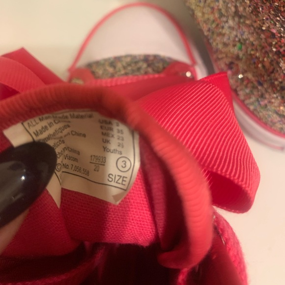 BLING & BOWS - Picture 5 of 5